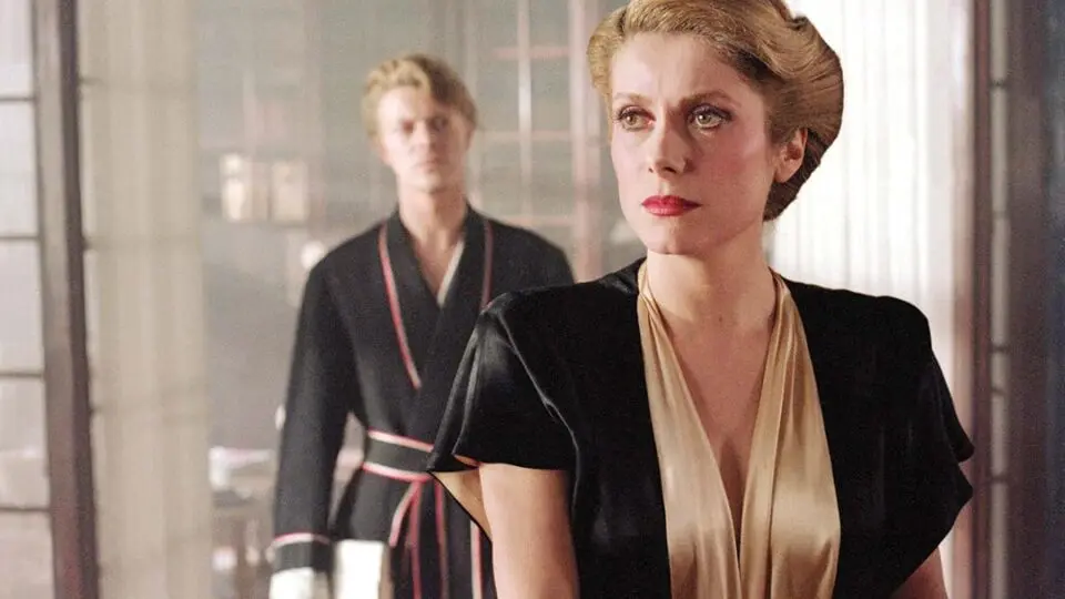 David Bowie e Catherine Deneuve fazem um casal de vampiros no filme de 1983