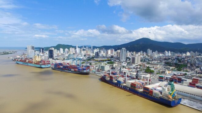 Após “decisão política”, SC pede gestão técnica no porto de Itajaí