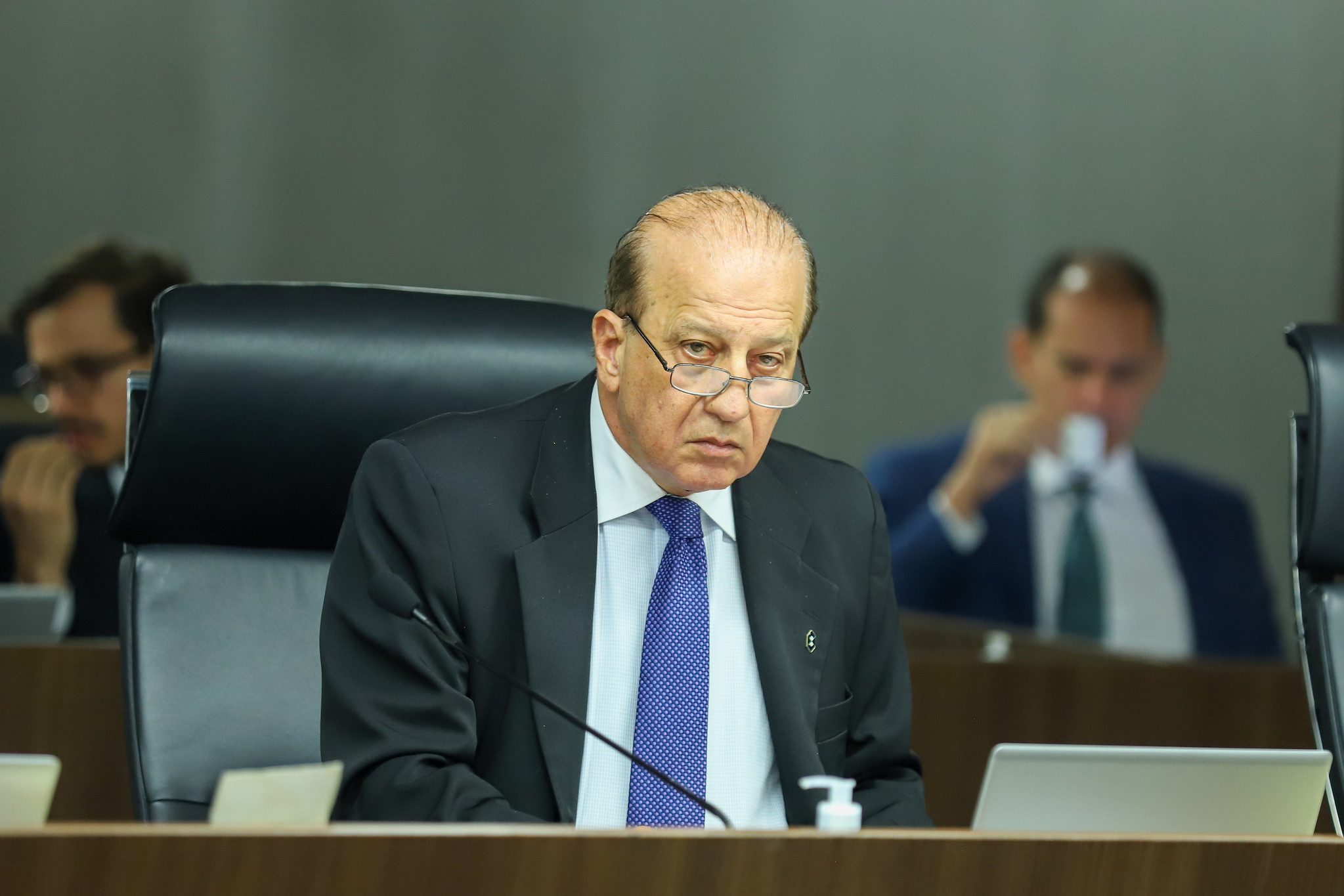 Ministro Augusto Nardes defendeu a importância do Pé-de-Meia, mas criticou a falta de governança e de diálogo dentro do governo Lula.