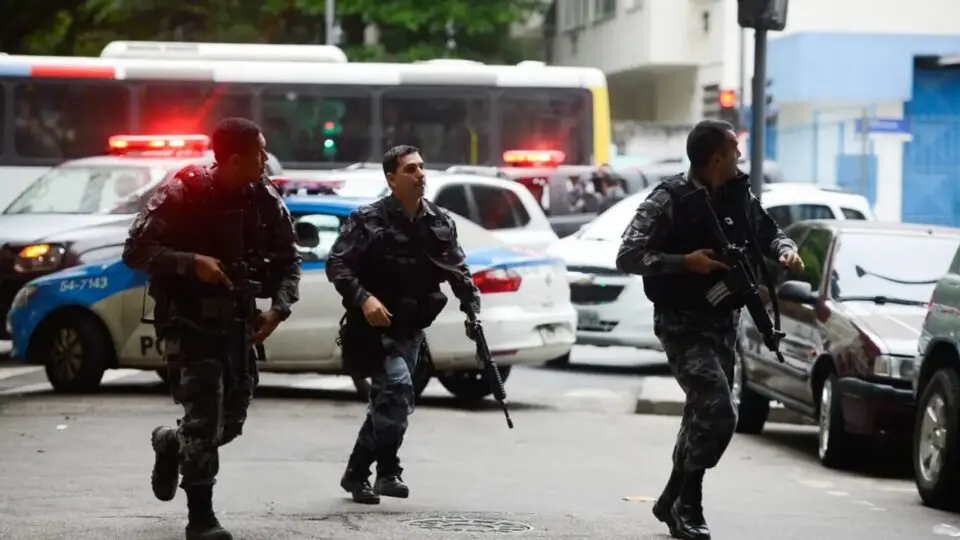 Rio de janeiro, tiroteio, PM, Civil, traficantes