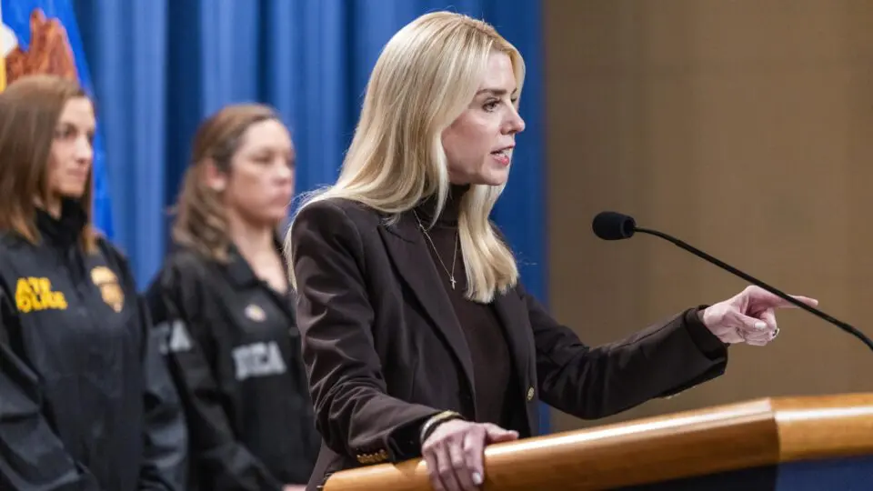 Governo Trump processa estado americano por permitir atletas trans no esporte feminino escolar