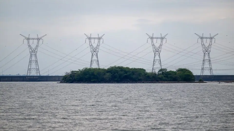 Usina solar flutuante lado paraguaio de Itaipu