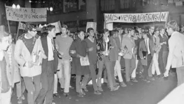 Estudantes protestam contra o acordo MEC-USAID