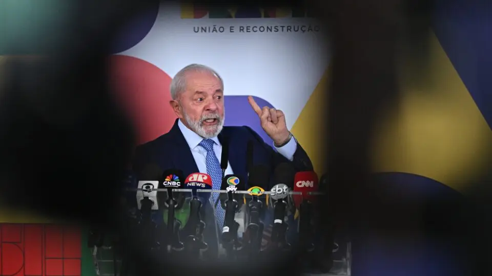 Com popularidade em baixa, Lula não quer saber de controlar as contas públicas