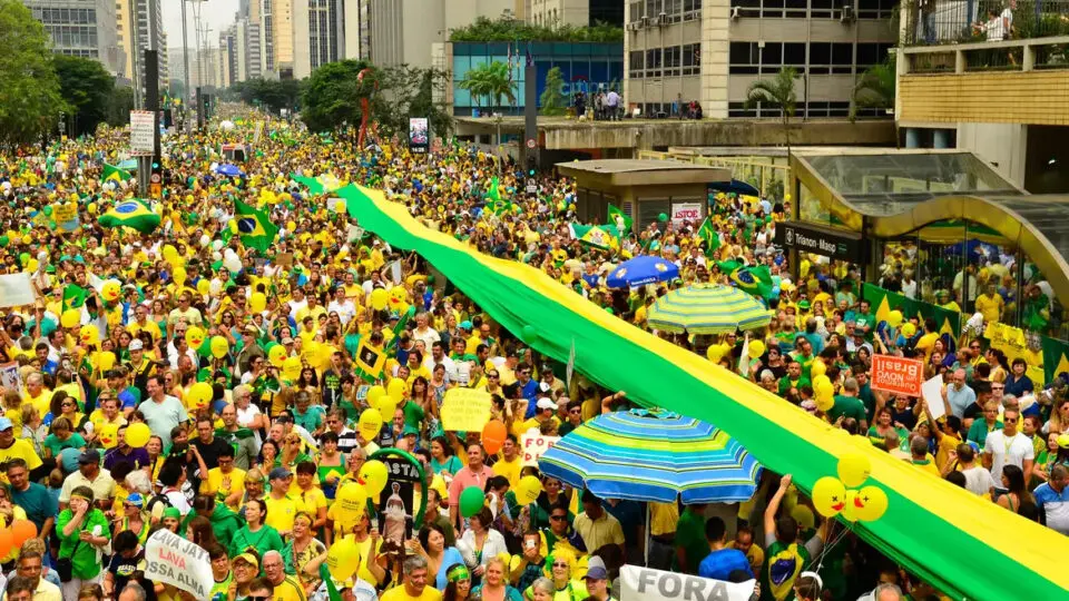 Manifestação por impeachment de Dilma Rousseff, em 2016, na avenida Paulista, em São Paulo