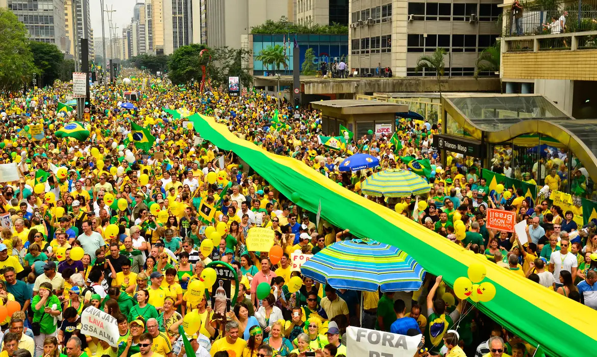 Manifestação por impeachment de Dilma Rousseff, em 2016, na avenida Paulista, em São Paulo