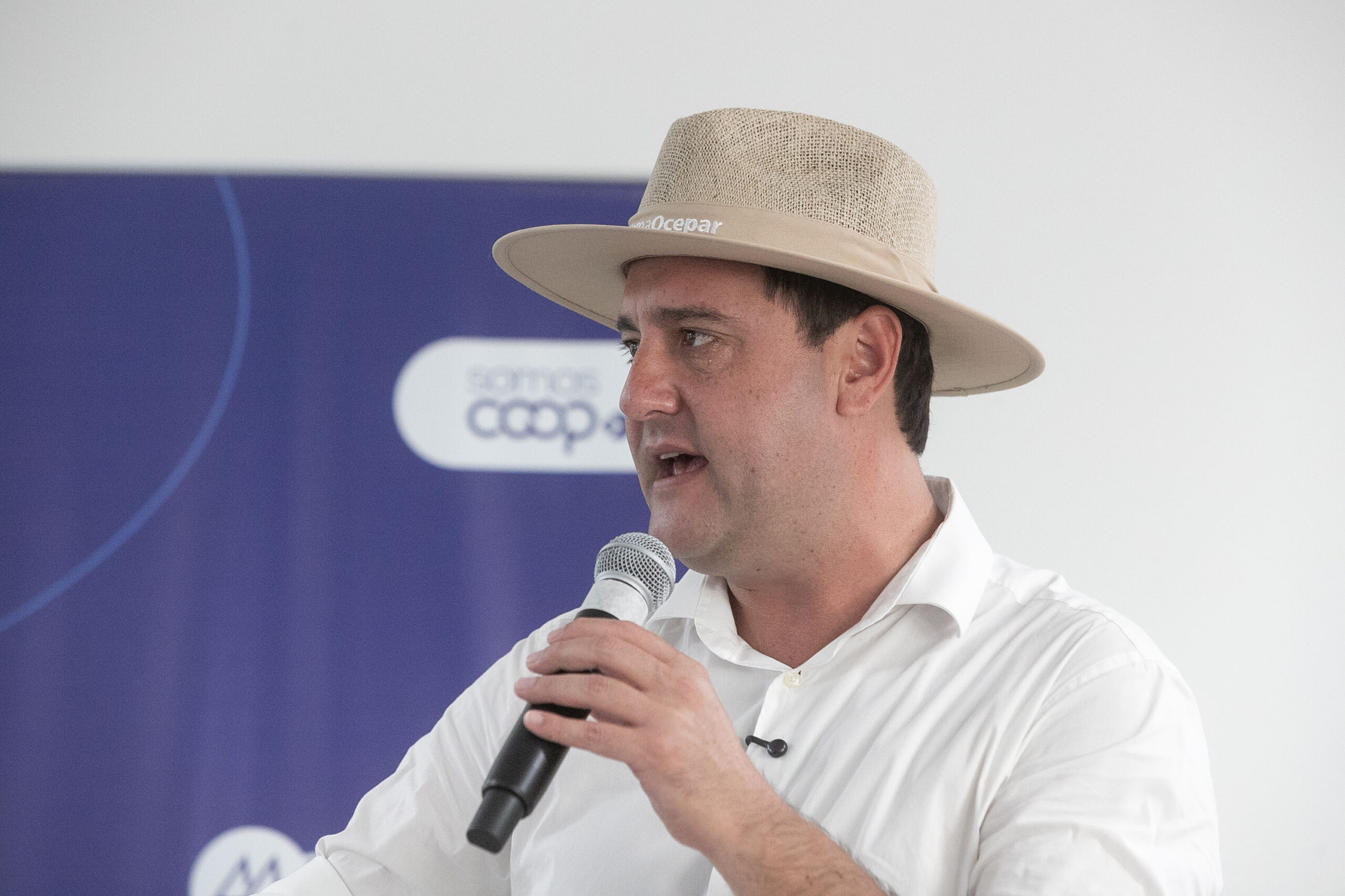 Governador do Paraná, Ratinho Junior (PSD) declarou que &#8220;Brasil é maior que a polarização&#8221; durante evento agropecuário.