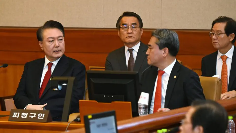 Defesa de Yoon Suk Yeol justifica lei marcial como resposta à “ditadura legislativa” na Coreia do Sul