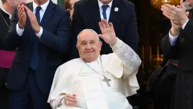 Papa Francisco agradece orações e abençoa fiéis em mensagem de voz divulgada pelo Vaticano