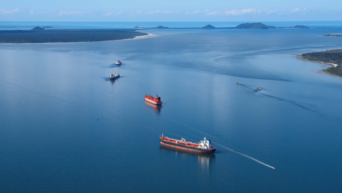 Canal da Galheta é porta de entrada e saída do porto de Paranaguá.