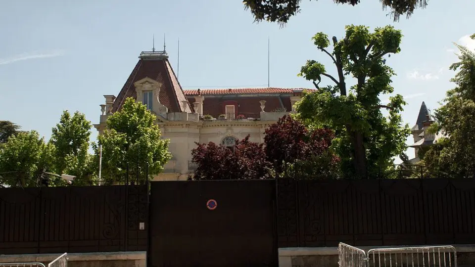 Consulado russo é alvo de ataque com explosivos na França