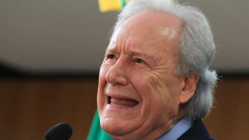 LEWANDOWSKI CARTÃO DE VACINAÇÃO SIGILO 100 ANOS