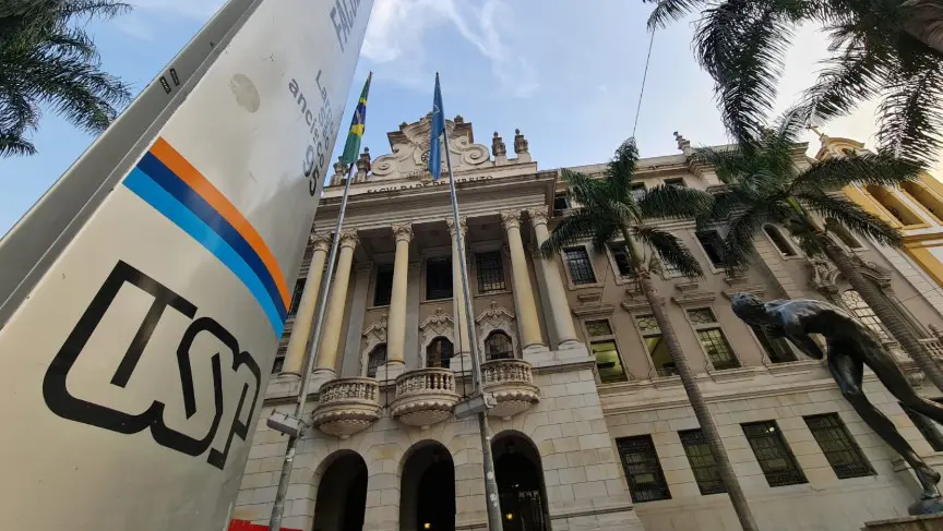 Um estudante da Faculdade de Direito da USP relata que foi alvo de um Processo Administrativo Disciplinar (PAD) que o penalizou por ser “de direita”; defesa abriu processo na Justiça