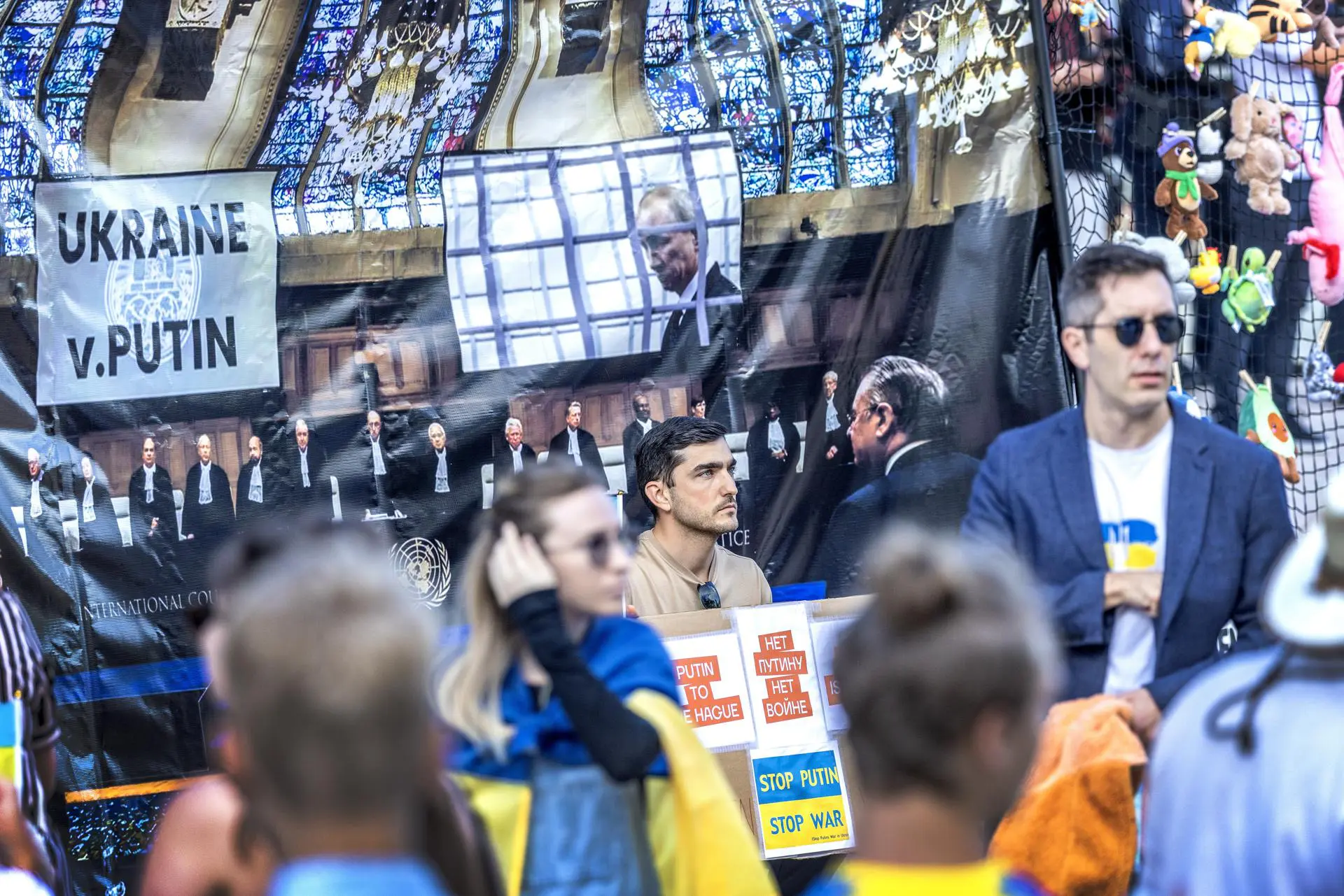 Mais de 10 milhões de ucranianos continuam deslocados após três anos de guerra, diz ONU