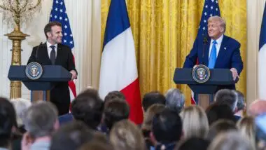 Ao lado de Macron, Trump diz que Putin aceita tropas da Europa na Ucrânia em acordo de paz