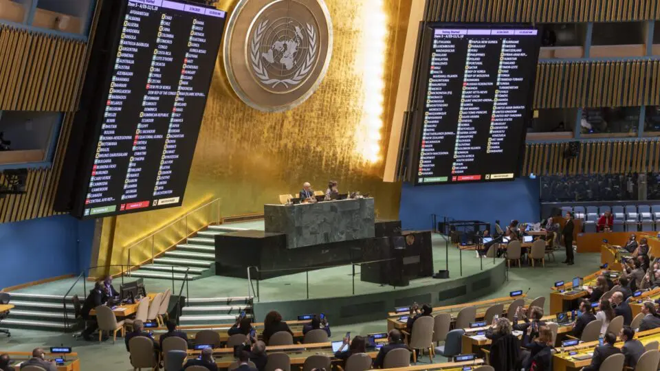 Assembleia da ONU aprova resolução pedindo retirada das tropas russas da Ucrânia