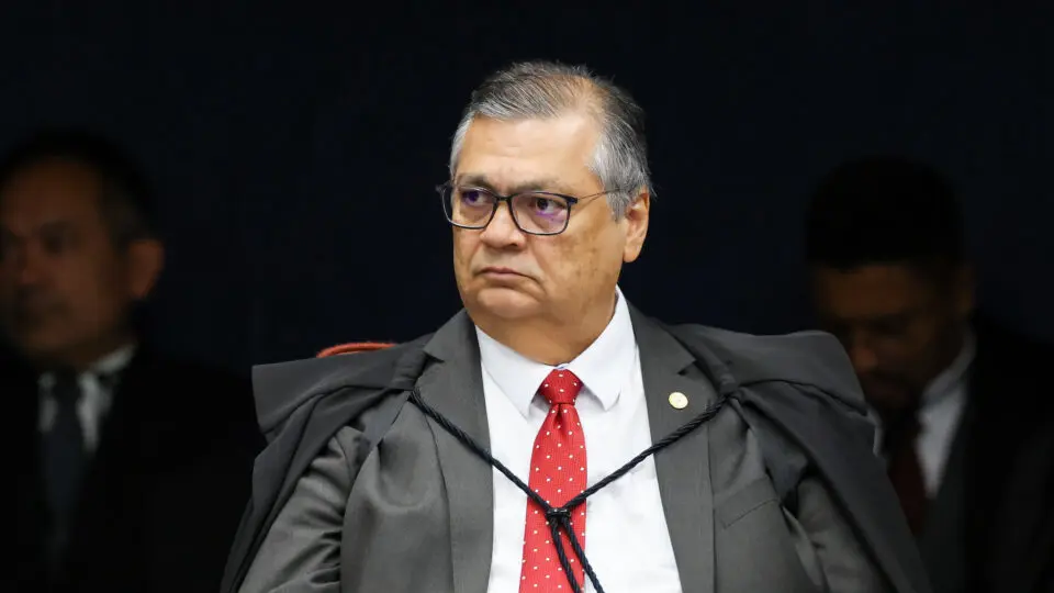 Dino nega “desconforto” em julgar Bolsonaro