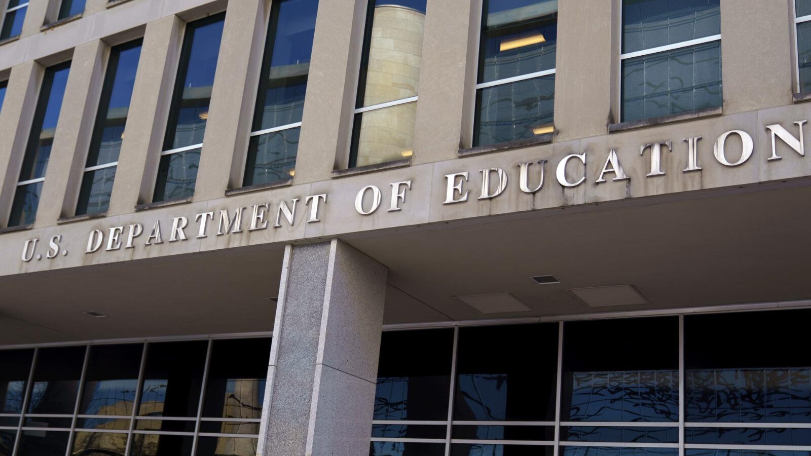 Departamento de Educação dos Estados Unidos: influência ideológica.