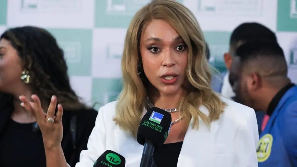 Escala 6x1: Erika Hilton apresenta PEC para reduzir jornada de trabalho no Brasil