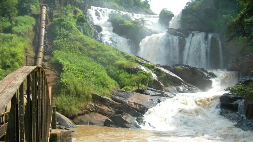 Cachoeira de Tombos, no Caminho da Luz.