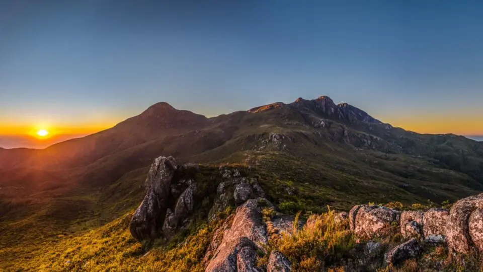 O Caminho da Luz termina no Pico da Bandeira, dentro do Parque Nacional do Caparaó.