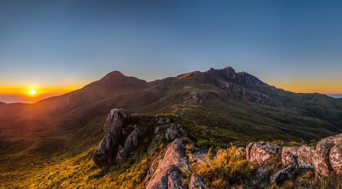 O Caminho da Luz termina no Pico da Bandeira, dentro do Parque Nacional do Caparaó.