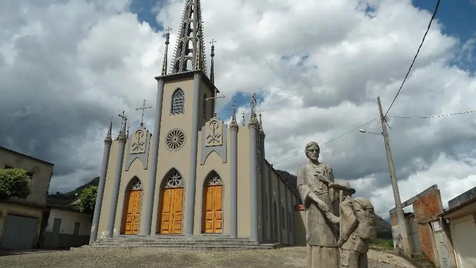 Igreja de São José, em Pedra Dourada, é um dos pontos sagrados do Caminho da Luz.