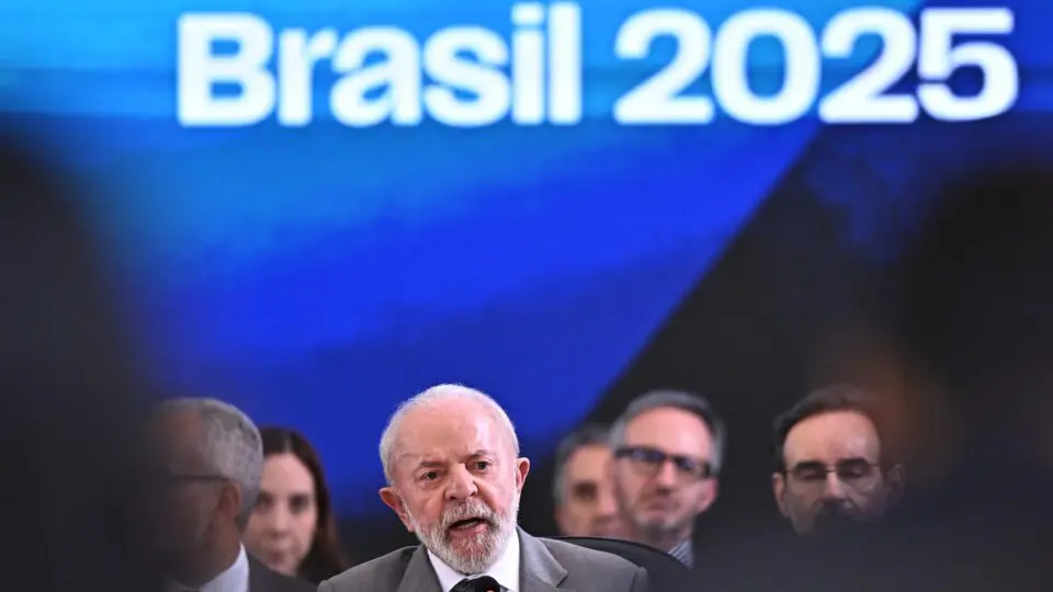 Em meio a queda na popularidade e perspectiva de desaceleração do PIB, governo Lula abriu exceção à regra do saque-aniversário do FGTS.