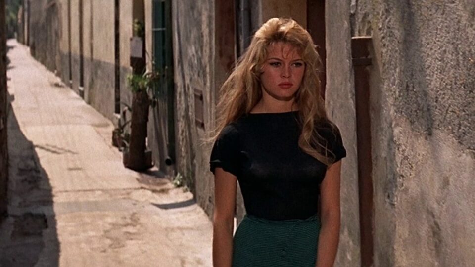A francesa Brigitte Bardot aos 22 anos no filme do diretor e marido Roger Vadim
