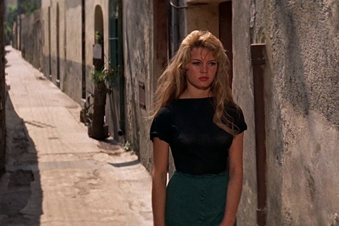 A francesa Brigitte Bardot aos 22 anos no filme do diretor e marido Roger Vadim
