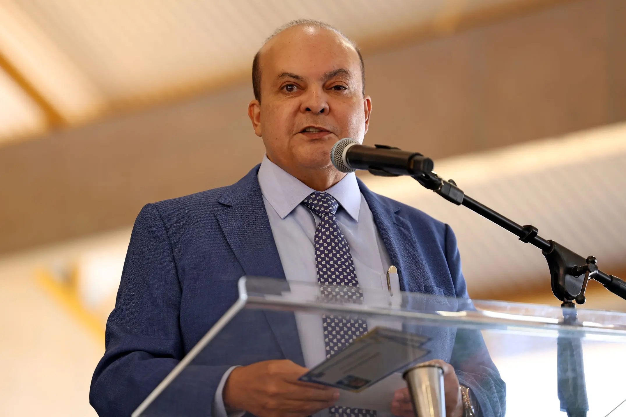 Moraes arquiva investigação contra Ibaneis Rocha por 8/1