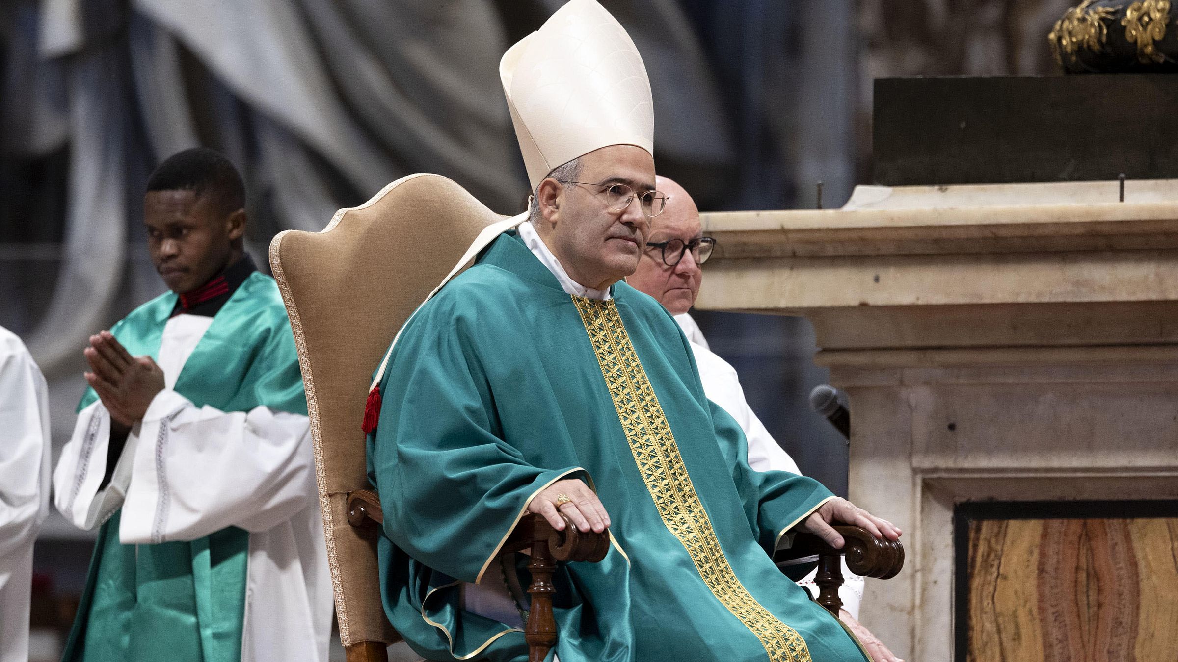 O cardeal José Tolentino de Mendonça celebra missa do Jubileu dos Artistas, na Basílica de São Pedro.