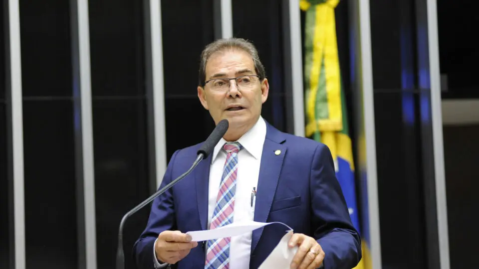 Deputado quer barrar estrangeiros que atentem contra autoridades no Brasil