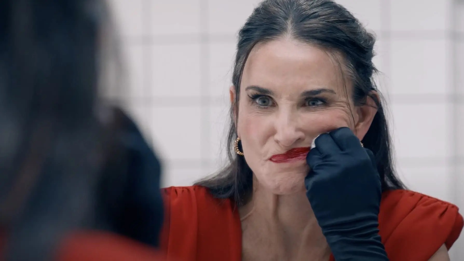 Demi Moore, favorita para ganhar como Melhor Atriz por “A Substância”