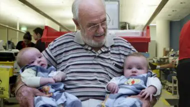 Harrison salvou milhares de bebês, pois possuía um anticorpo raro em seu plasma, conhecido como anti-D, essencial na produção de injeções para gestantes com risco de doença hemolítica.