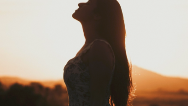 O jornalista científico James Nestor investiga como a humanidade “desaprendeu” a respirar corretamente e os impactos desse retrocesso na saúde.