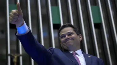 O presidente do Senado, David Alcolumbre (União-AP) relatou medidas de impacto na dívida pública, mas praticamente não debateu o equilíbrio fiscal