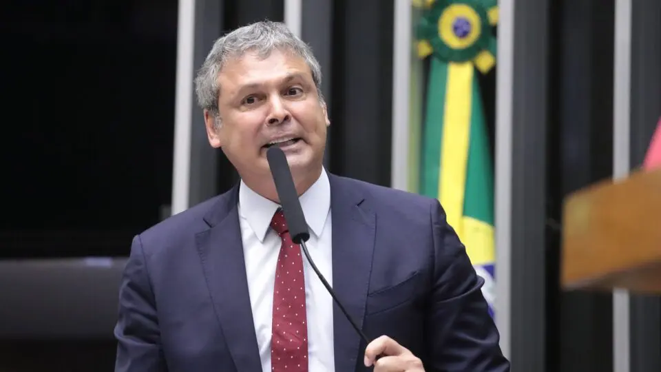 De olho em Michelle Bolsonaro: deputado Lindbergh Farias (PT) apresenta moção contra oposição