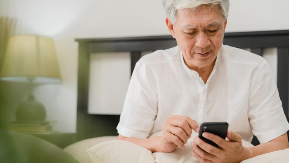 Idoso pedindo Isenção do Imposto de Renda 2026 por doença.