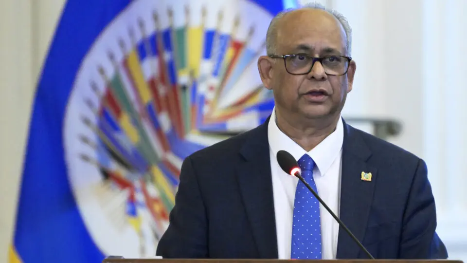 Quem é Albert Ramdin, novo secretário-geral da OEA que é apoiado por Lula