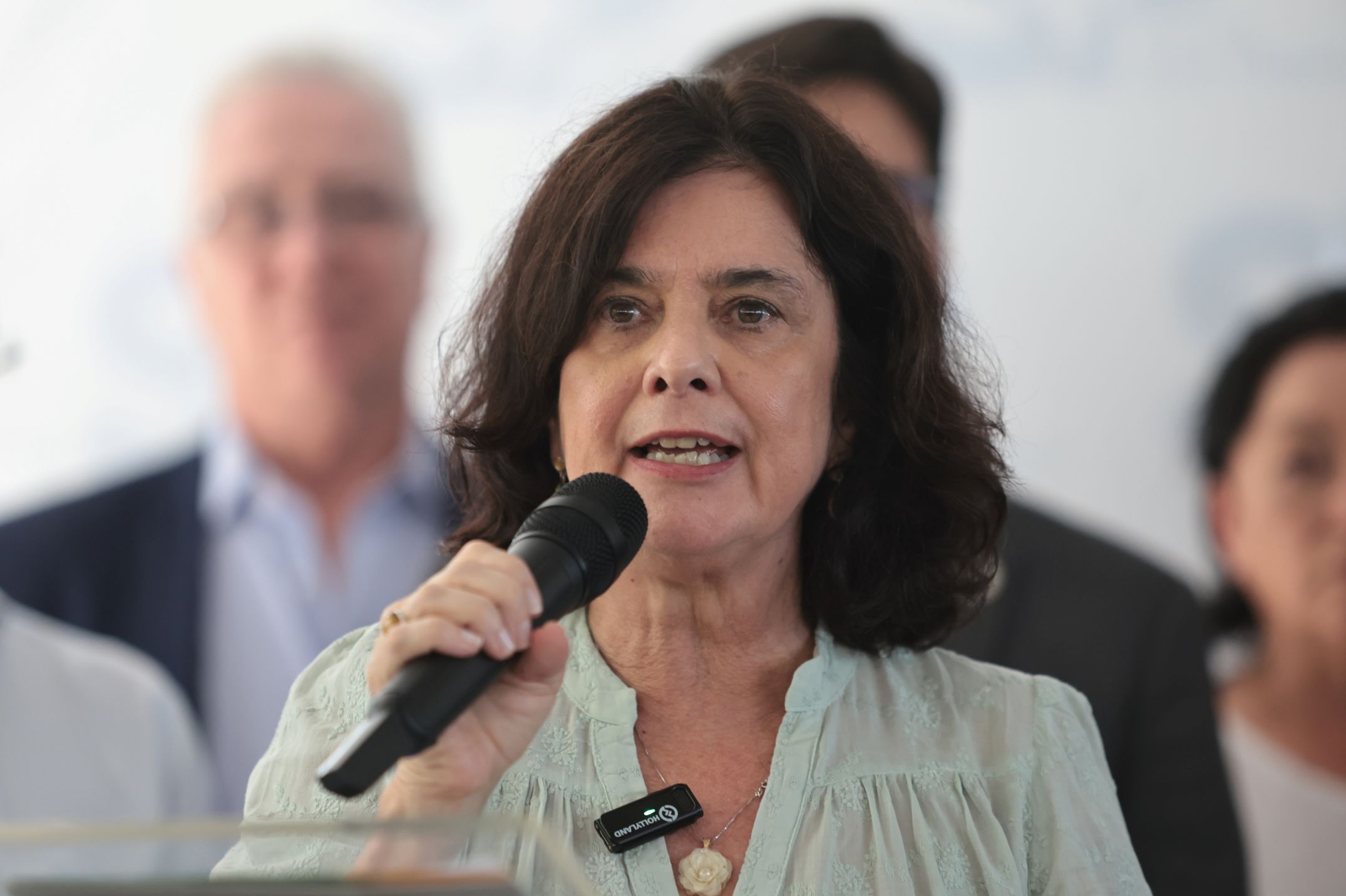 Em discurso de despedida, Nísia Trindade disse ter sido alvo de “campanha misógina” no período em que comandou o Ministério da Saúde.