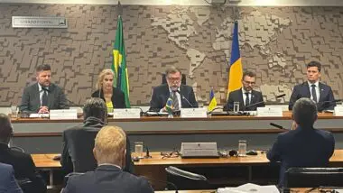 Senadores reúnem diplomtas para apoiar Ucrânia e criticar invasão russa