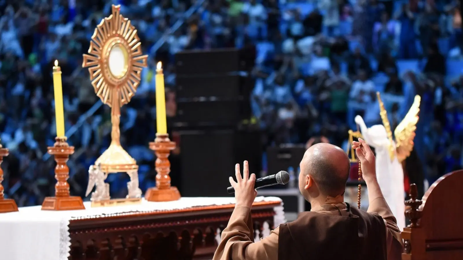 Frei Gilson durante celebração do fim da Quaresma de São Miguel Arcanjo
