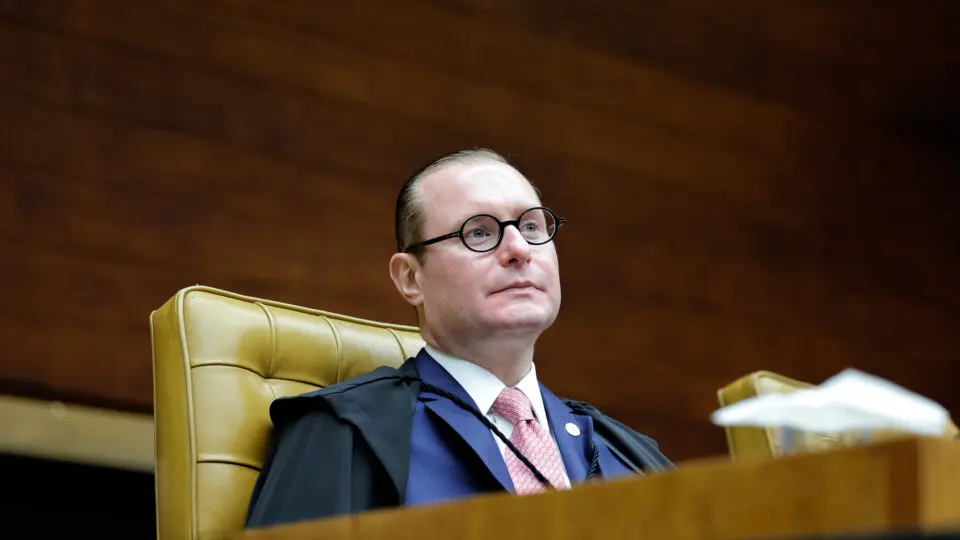 Zanin vota para permitir laqueadura e vasectomia a maiores de 18 anos