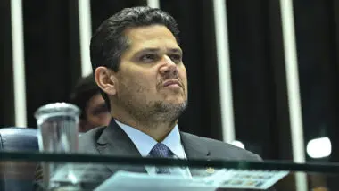 Alcolumbre avalia pedir cassação de Gayer por fala envolvendo Gleisi