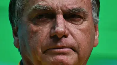 Bolsonaro critica Moraes por condenar mulher que pichou estátua