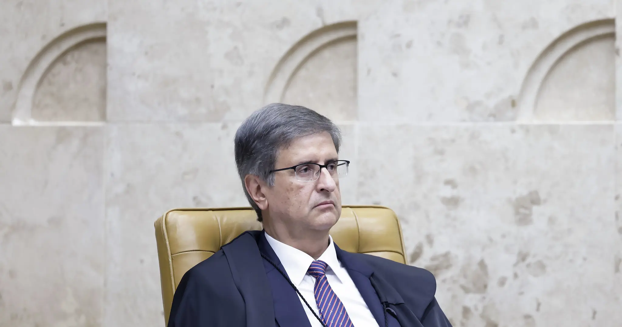 PGR é contra excluir Dino e Zanin de julgamento de Bolsonaro