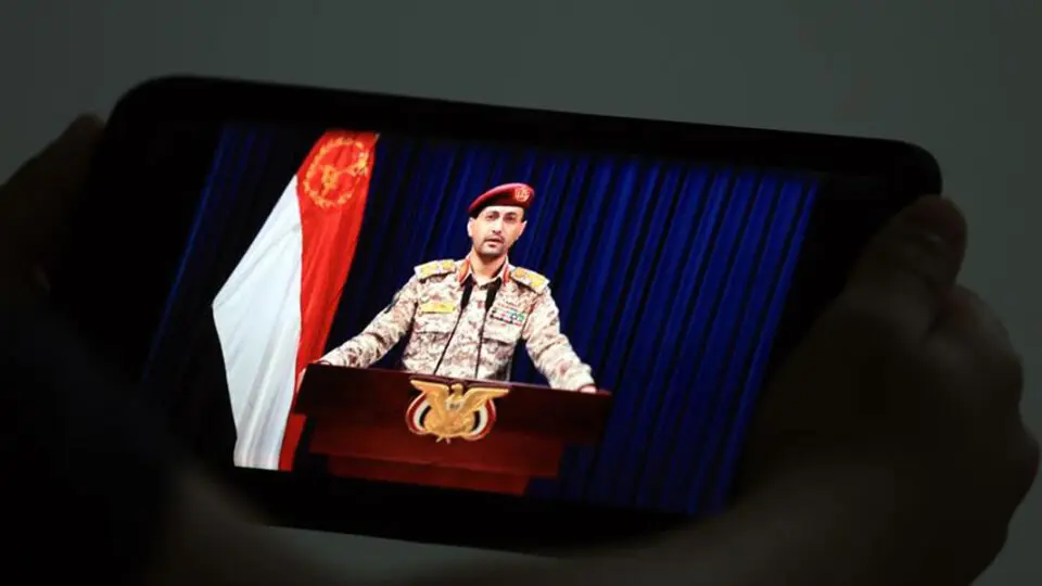 Porta-voz dos houthis em pronunciamento na TV do Iêmen.