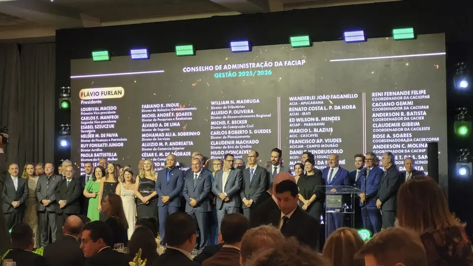 O associativismo oferece vantagens estratégicas para empresários, fortalecendo sua base empresarial por meio de expansão de negócios e networking qualificado.
