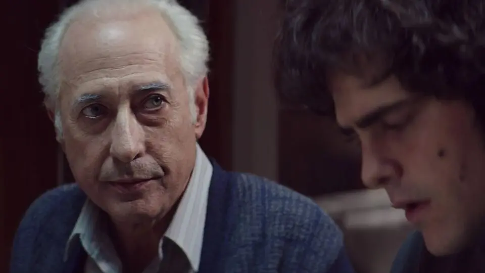 O ator argentino Guillermo Francella em cena de "O Clã" com Peter Lanzani